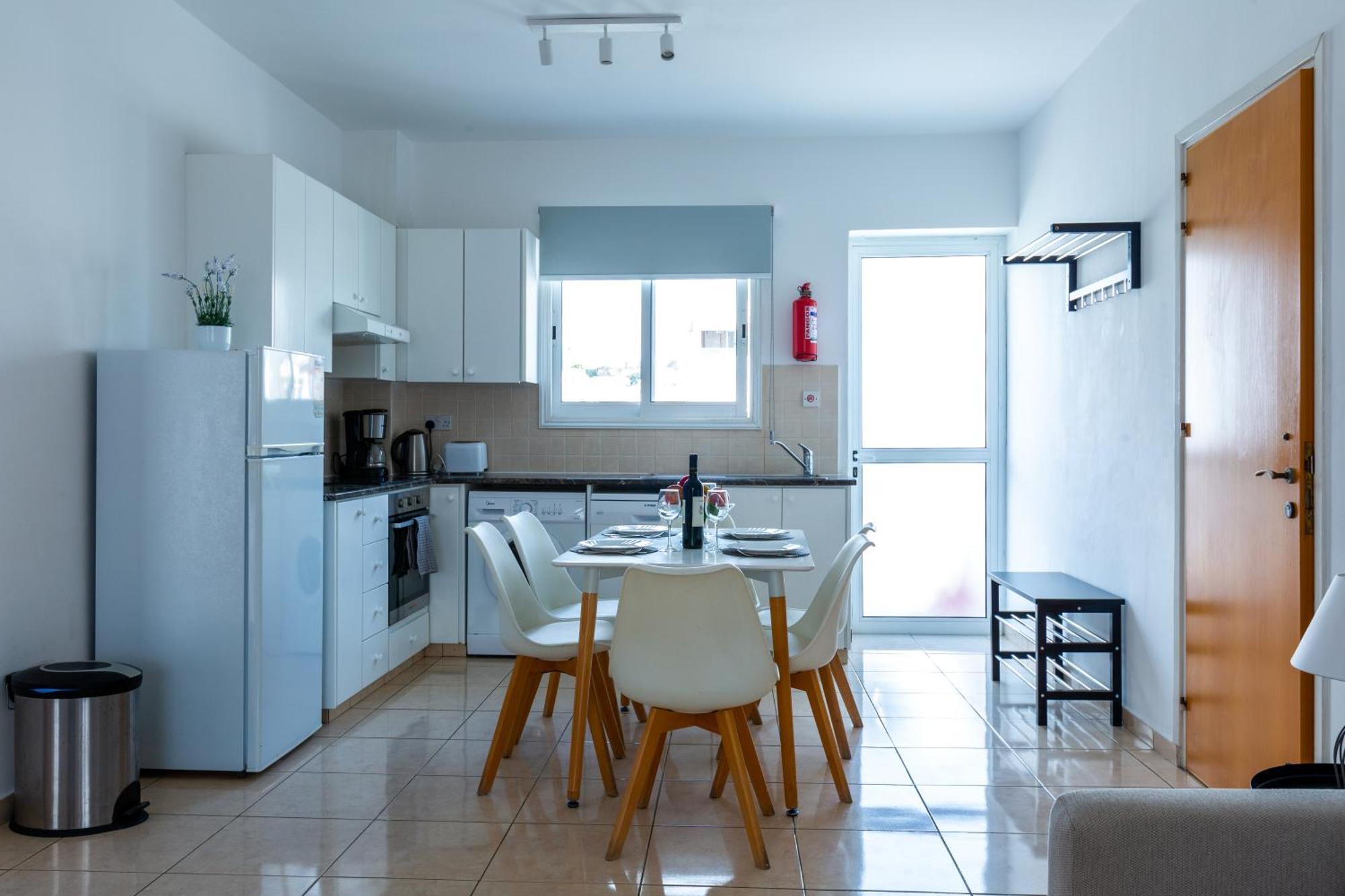 Beautiful 2 Bed Apartment With Great Views In パ フォス エクステリア 写真